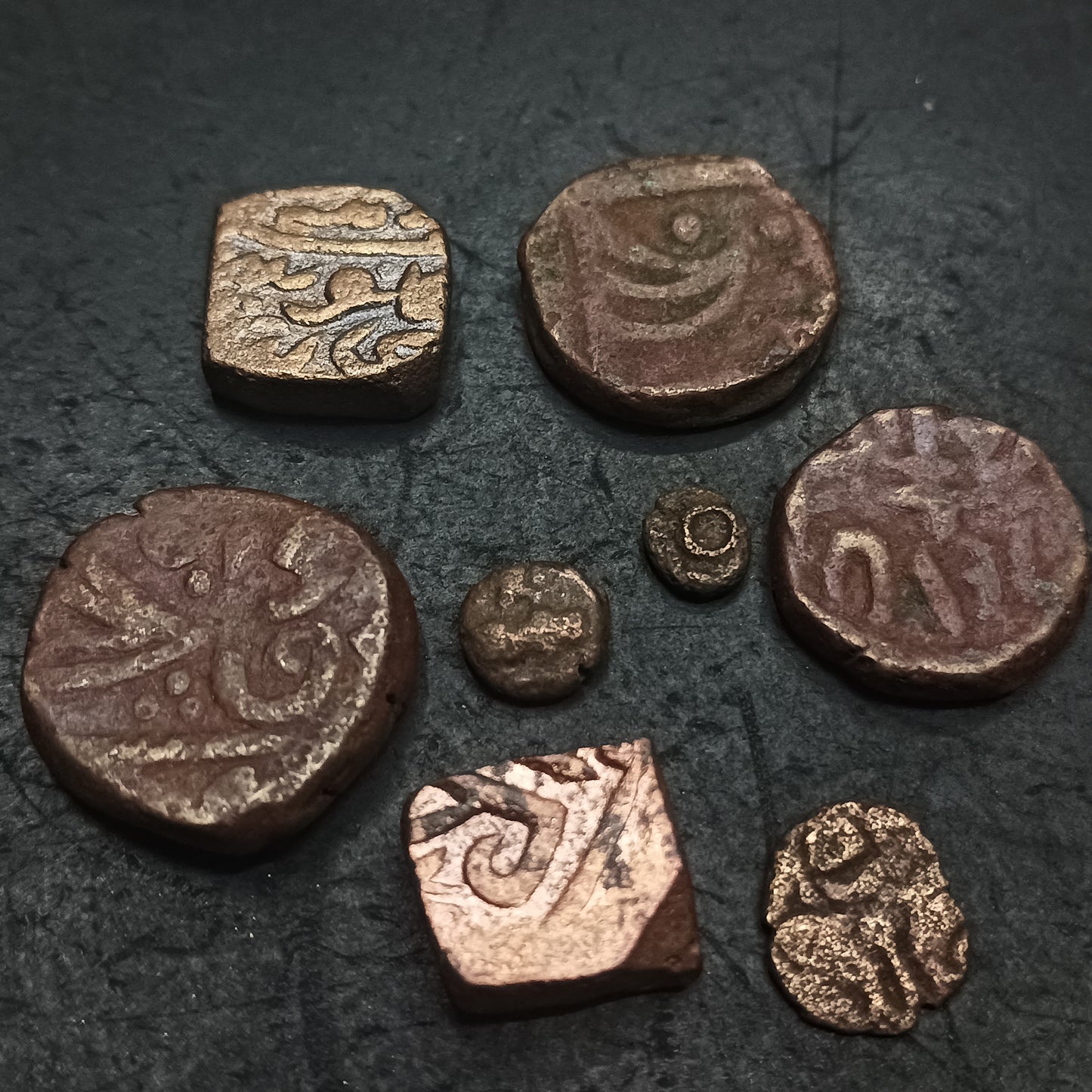 Lot of 8 Coins - Mix Copper India Ancient/Princely States Coins - (Ref: AUC1775)