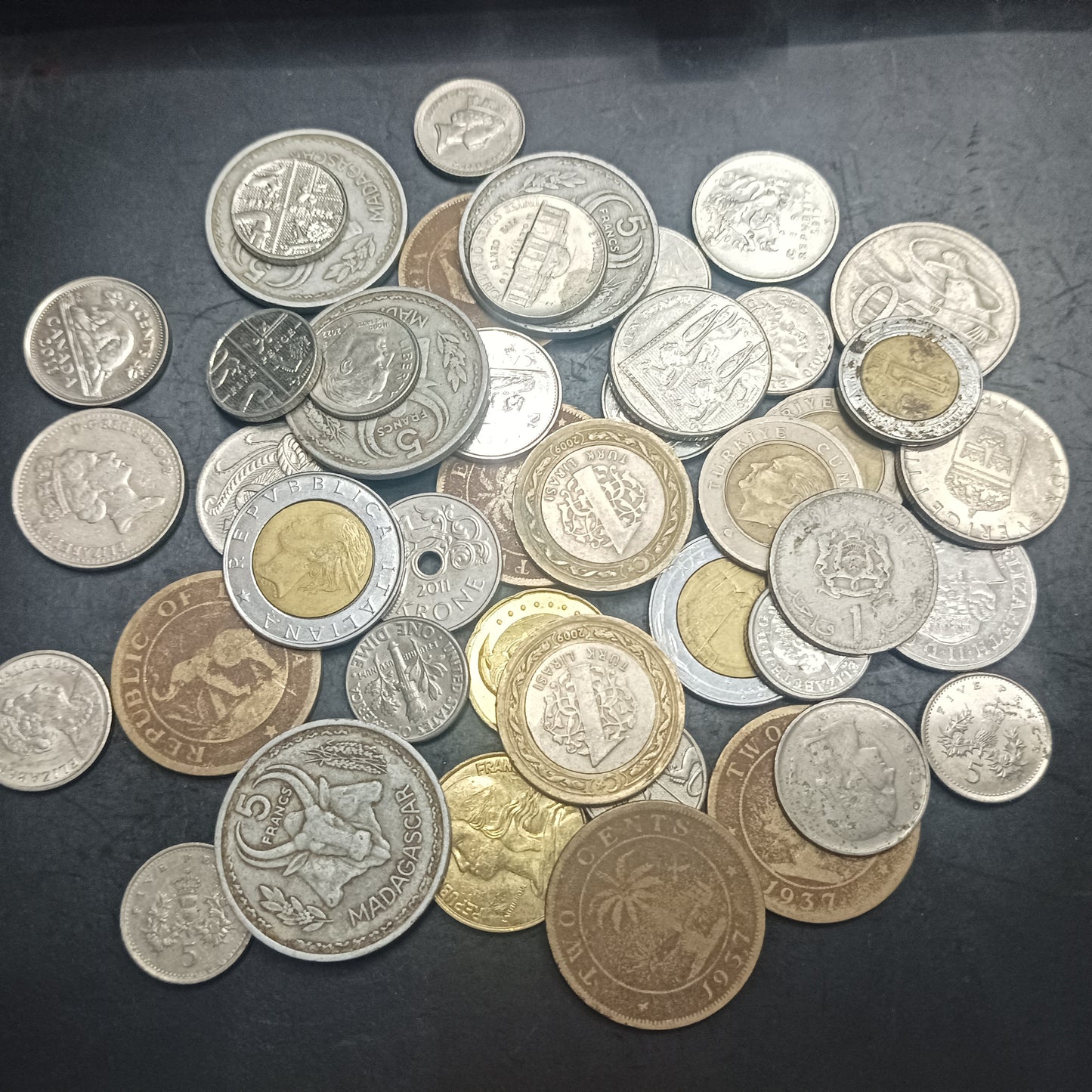 Lot of 46 Mix World Coins (Ref : AUC1224)