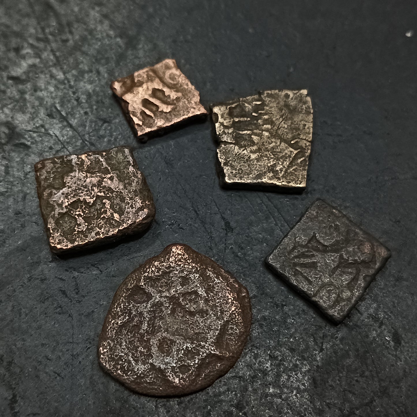 Lot of 5 Coins - Ancient India- Punch Mark/Sunga Mix (Ref: AUC1846)