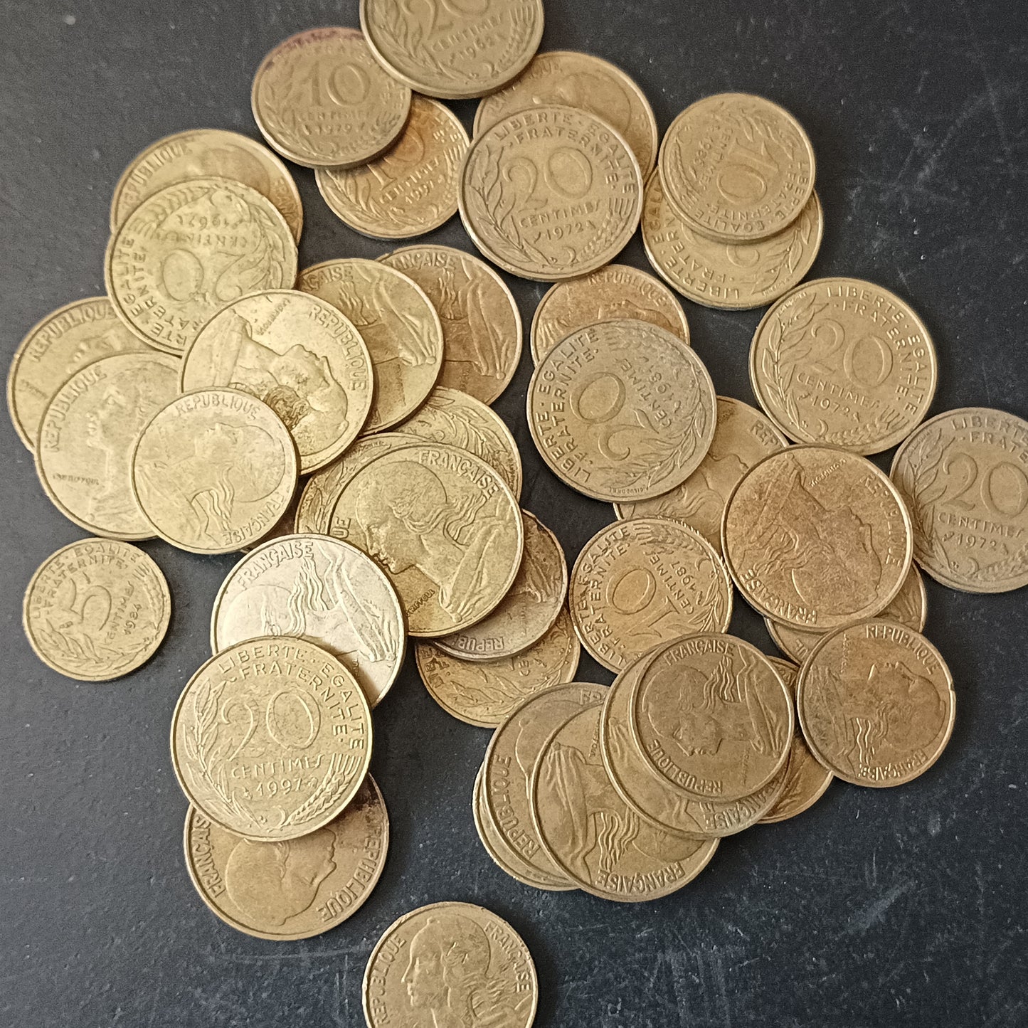 Lot of 40 Coins - 5/10/20 Centimes France Mixed Years (Ref : AUC1383)
