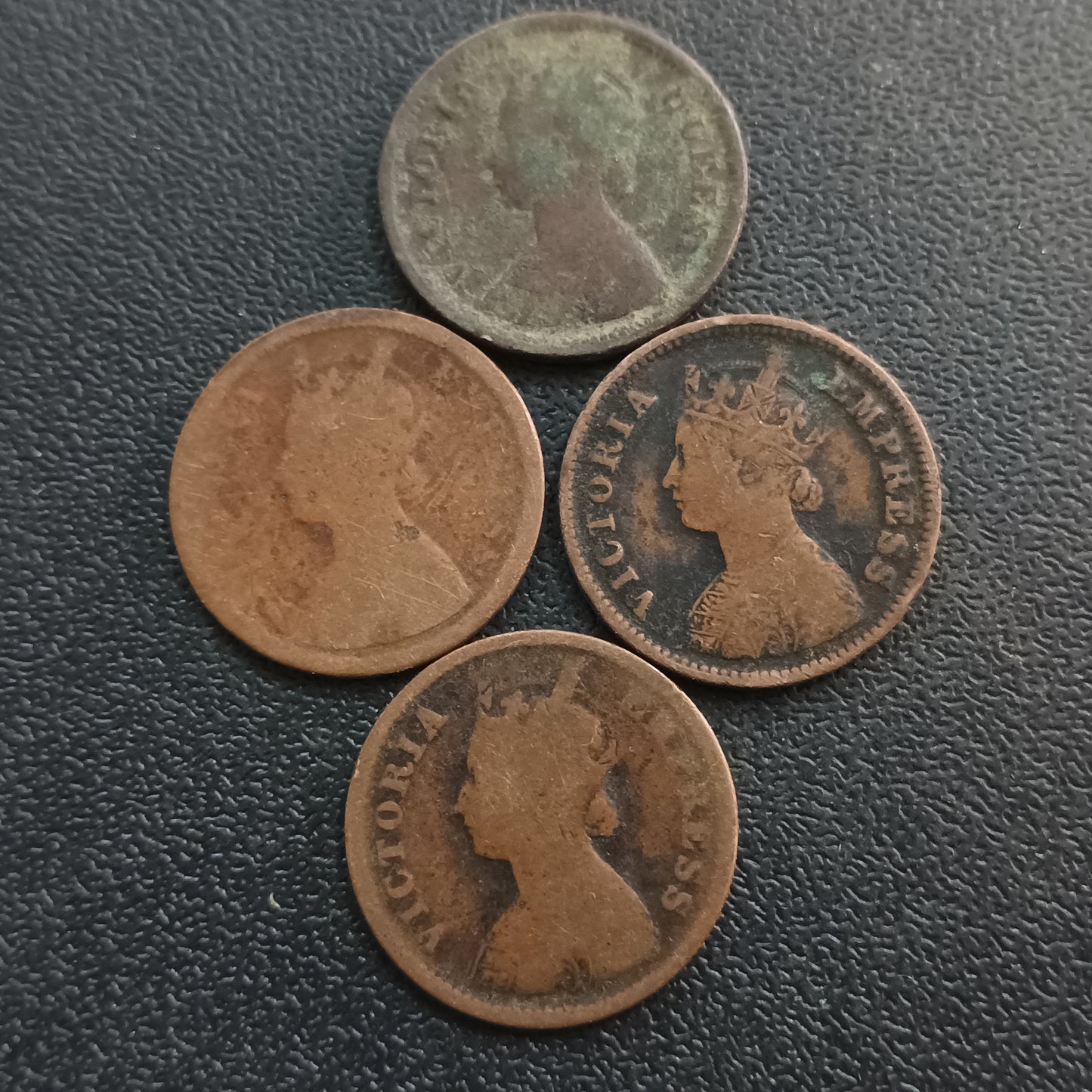 Lot of 4 Coins - 1/2 Pice Victoria (1862/1889/1890/1901) - (Ref : AUC0965)