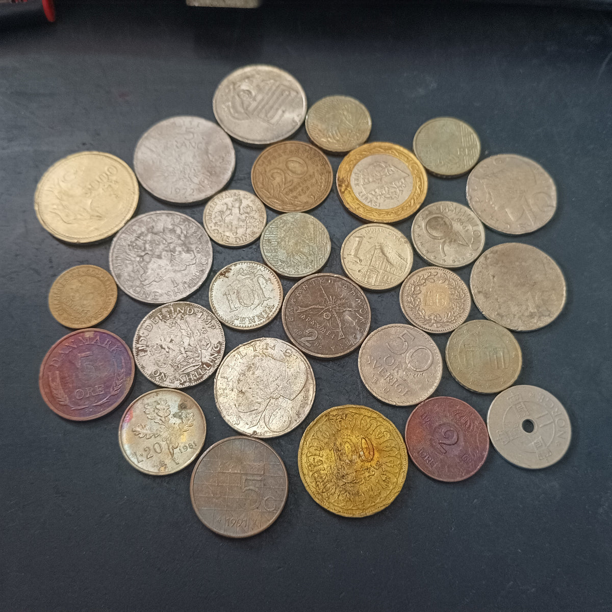 Lot of 28 Coins - Mix World Coins - (Ref: AUC2048)