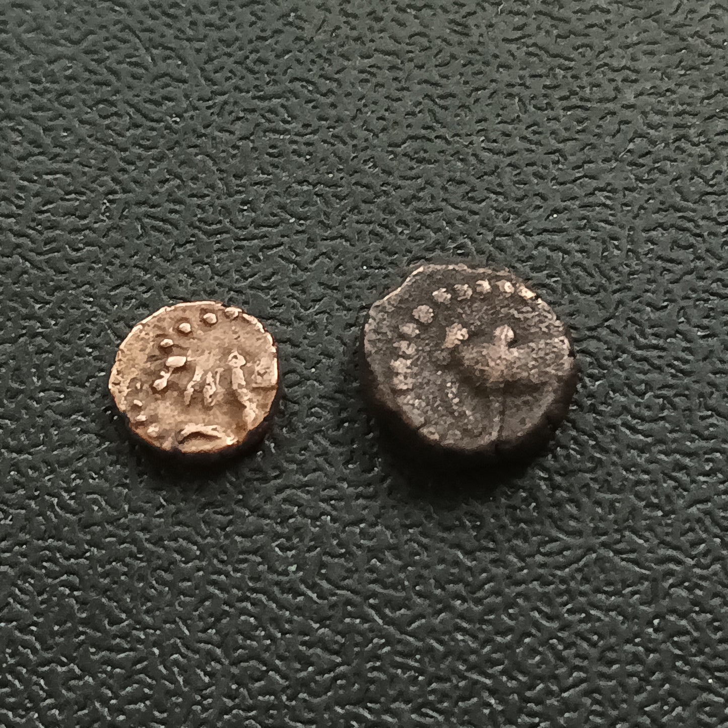 Set of 2 Coins - 1/4 Kakini & 1 Kakini (200AD-300 AD) - Naga Dynasty of Narwar (Ref : AUC0970)