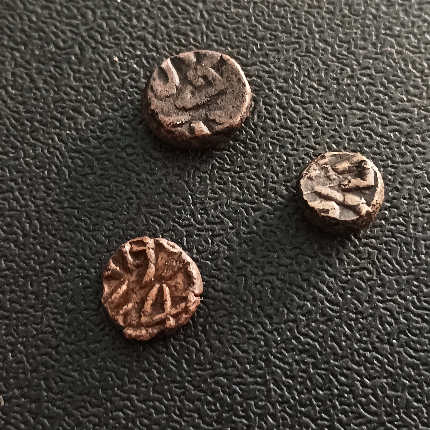 Lot of 3 High Grades Kakini Coins - Kingdom of Narwar (Ref: AUC0720)