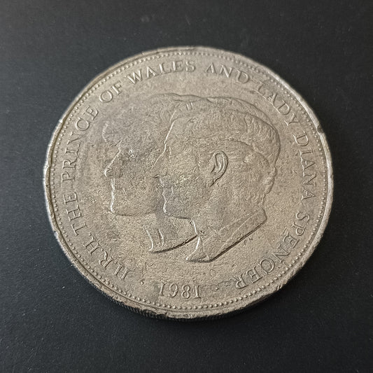 25 New Pence 1981 - Wedding of Prince Charles and Lady Diana Spencer - United Kingdom (Ref: AUC1684)