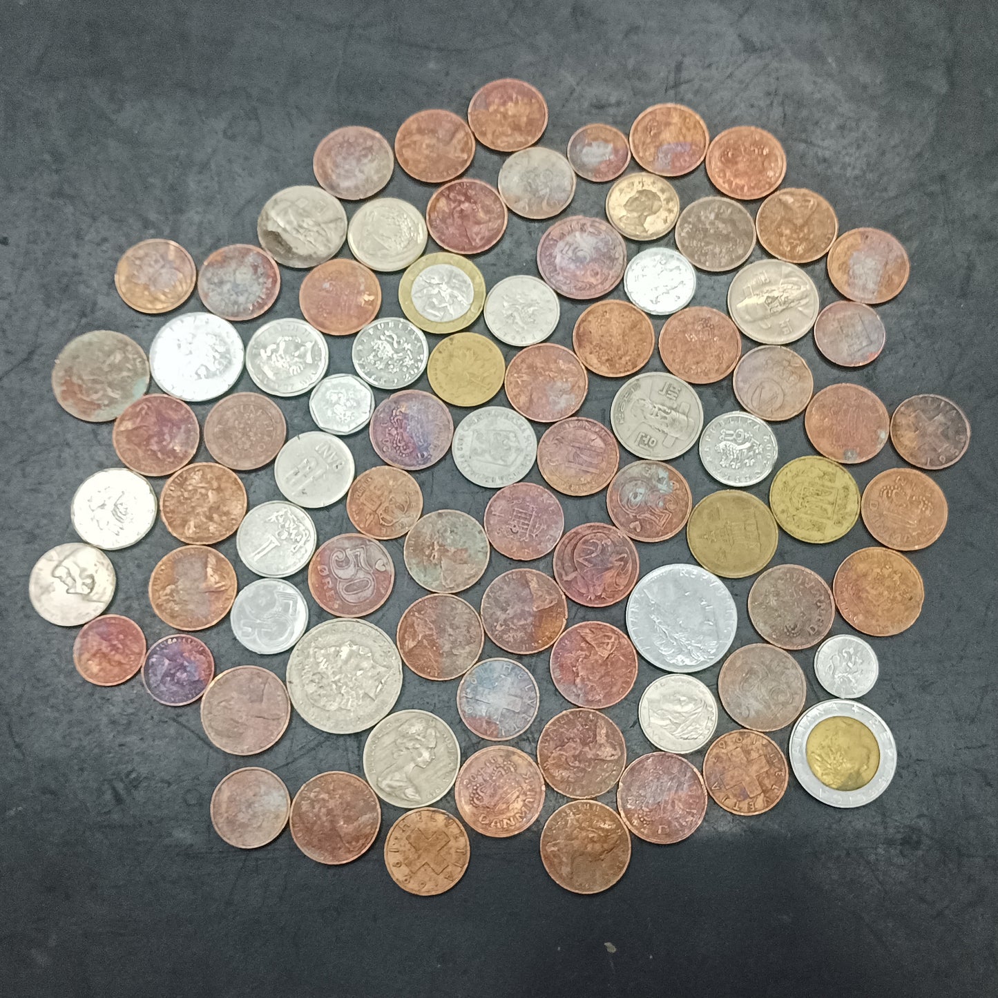 Lot of 82 Coins- Mix World Coins (Ref : AUC1440)