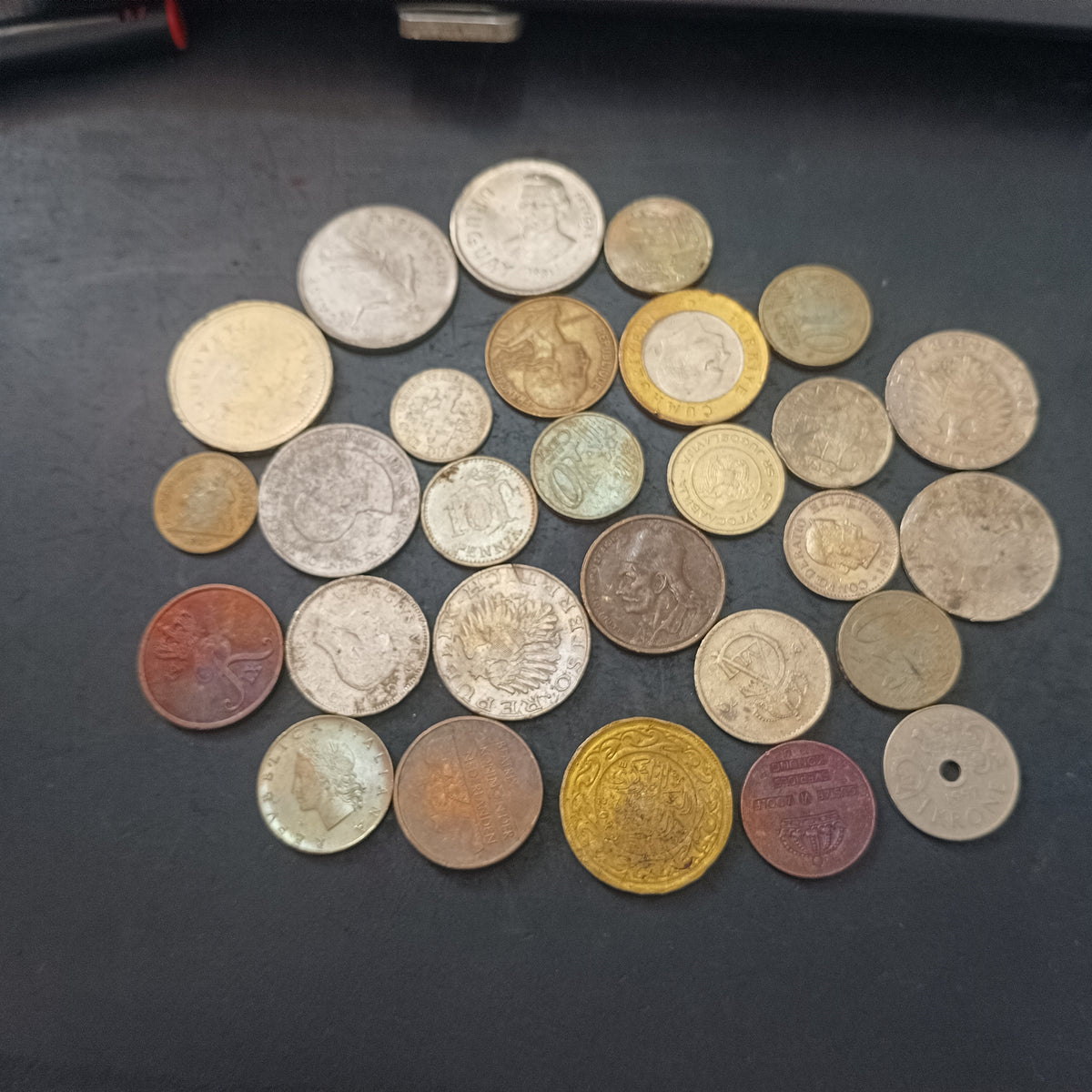 Lot of 28 Coins - Mix World Coins - (Ref: AUC2048)